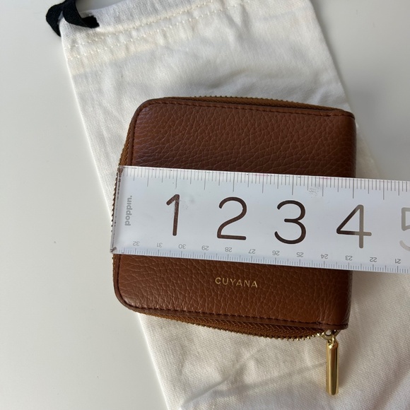 Cuyana small classic zip around wallet caramel/blush pebbled leather - Picture 12 of 14